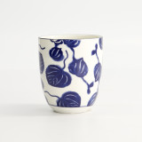 Tasse en porcelaine blanche décorée de feuilles de lierre bleu style japonais 17 cl