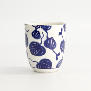 Tasse en porcelaine blanche décorée de feuilles de lierre bleu style japonais 17 cl