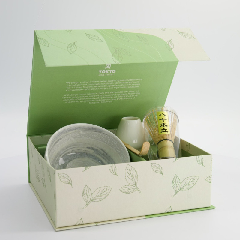 Matcha-Tee-Set mit Schale, Bambusbesen, Löffel und Ständer in Pastellgrün mit Blattmotiven
