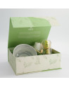 Matcha thee geschenkset met kom bamboe klopper lepel en lichtgroene houder met bladmotieven