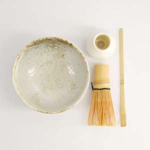 Matcha-Yukishino-Set mit Keramikschale, Bambusbesen, Teelöffel und Pulverbehälter