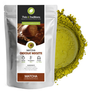 Matcha latte hazelnut chocolate powder Thés et Traditions white packaging and scattered green powder