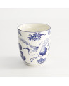 Tasse en porcelaine blanche décorée d une grue et motifs floraux bleus style japonais