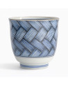 Porzellan-Teetasse mit blauweißem Flechtmuster und feiner Goldbeschichtung