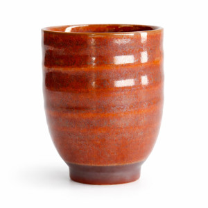 Tasse en céramique rouge orangé brillante forme yunomi contenance 20 cl