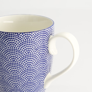 Keramiktasse mit blauem Punktmuster und weißem Henkel im japanischen Design, 38 cl