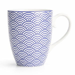 Ceramic mug with blue and white Japanese wave motif, 38 cl capacity, with ergonomic handle