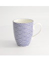 Ceramic mug with blue and white Japanese wave motif, 38 cl capacity