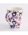 Mug blanc décoré de motifs kawaii Maiko fleurs éventails et personnages japonais colorés
