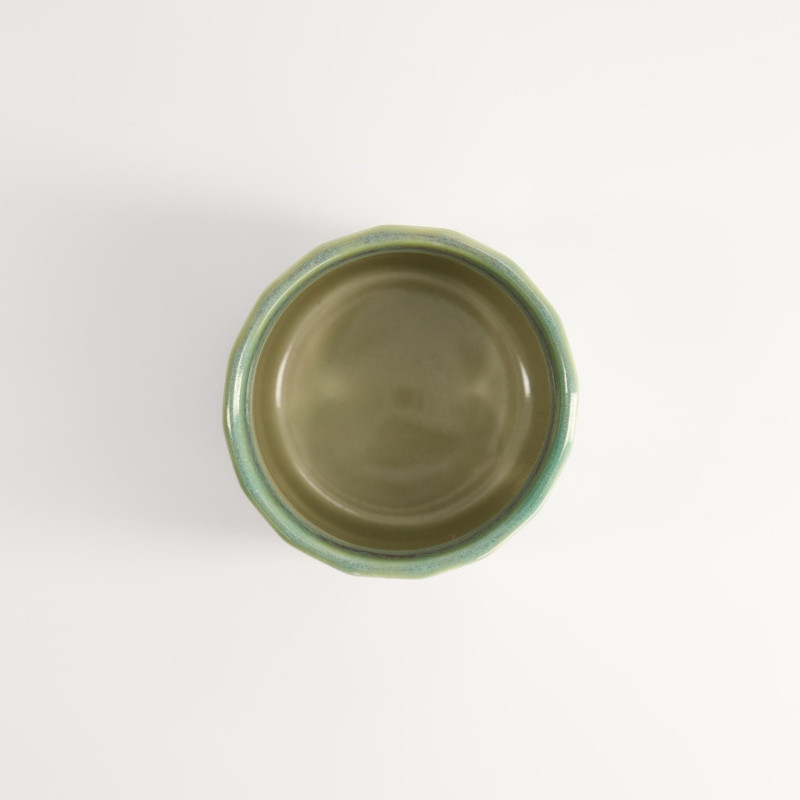 tasse en céramique bleu ciel et beige contenance 30 cl forme arrondie avec bord festonné