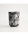 Tetsu-Tasse 30 cl aus schwarzer Keramik mit unregelmäßigen grauen Mustern und glänzender Oberfläche