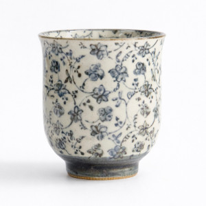 Tasse en porcelaine décor floral bleu style sometsuke capacité 200 ml