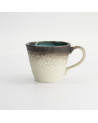 Keramiktasse mit Farbverlauf beige und schwarz, blauem Innenglasur und ergonomischem Henkel von Yamasaku