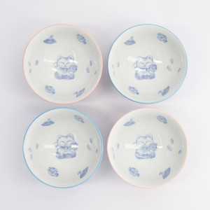 Set de quatre bols à riz blancs motifs chat porte-bonheur bleu et rose