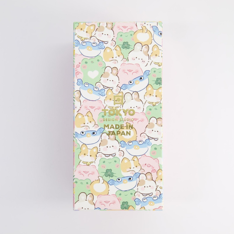 Boîte décorée de motifs kawaii animaux colorés avec inscription Tokyo Made in Japan