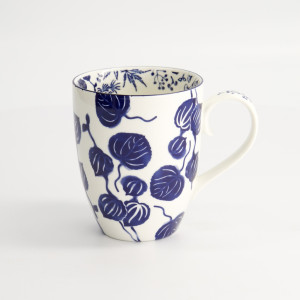 Mug en porcelaine blanche décor feuilles de lierre bleu style japonais Flora Japonica