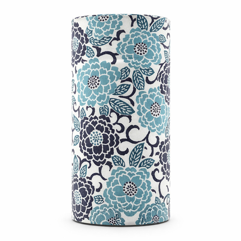 Zylindrische Schachtel aus Washi-Papier mit blauem und schwarzem Blumenmuster für Thés & Traditions