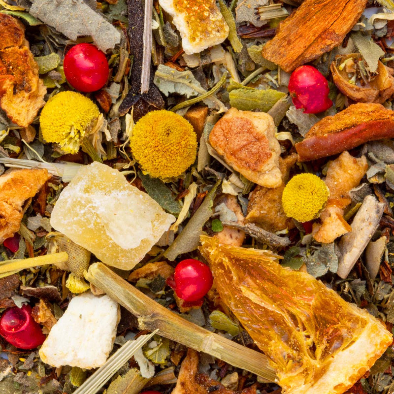 Primo piano della tisana Rituel des Femmes: erbe, fiori e frutta – Thés & Traditions
