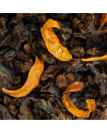 Foglie di tè oolong con petali di fiori d'arancio secchi