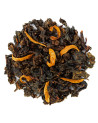 Foglie di tè oolong con petali di fiori d'arancio secchi per un'infusione aromatica