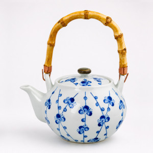 White porcelain teapot with blue flower motifs and bamboo handle, 700ml