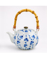 Witte porseleinen theepot met blauwe bloemmotieven en bamboe handvat 700ml