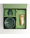 Coffret Matcha Nagomi ouvert : bol vert, porte-fouet et fouet en bambou dans leur écrin, Thés & Traditions