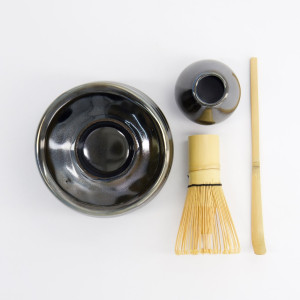 Kuro Matcha Set, 4 pieces: black glazed porcelain chawan bowl 550 ml, whisk stand, chasen and chashaku in bamboo
