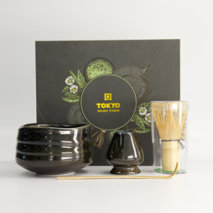 Kuro matcha set: black ceramic bowl, bamboo whisk and whisk holder in front of the gift box