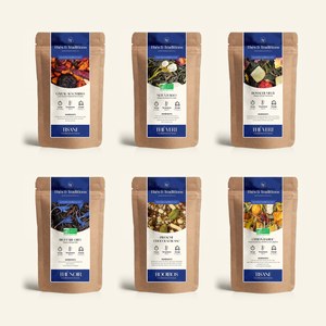 Contents of the Discovery Set: six kraft sachets of Thés & Traditions teas and infusions