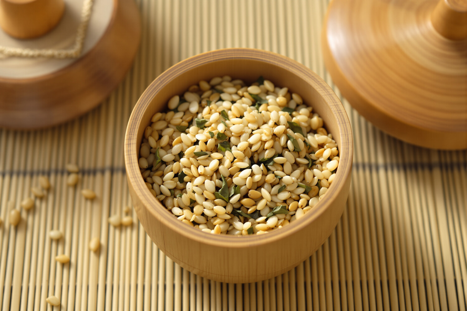 Miscela di Genmaicha con foglie di tè verde e chicchi di riso tostato