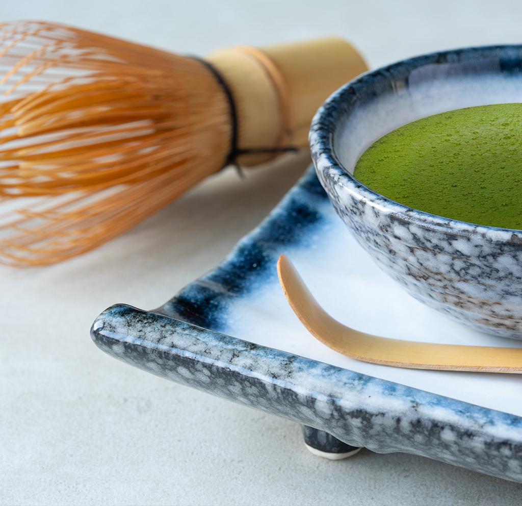 Matcha infusé avec fouet