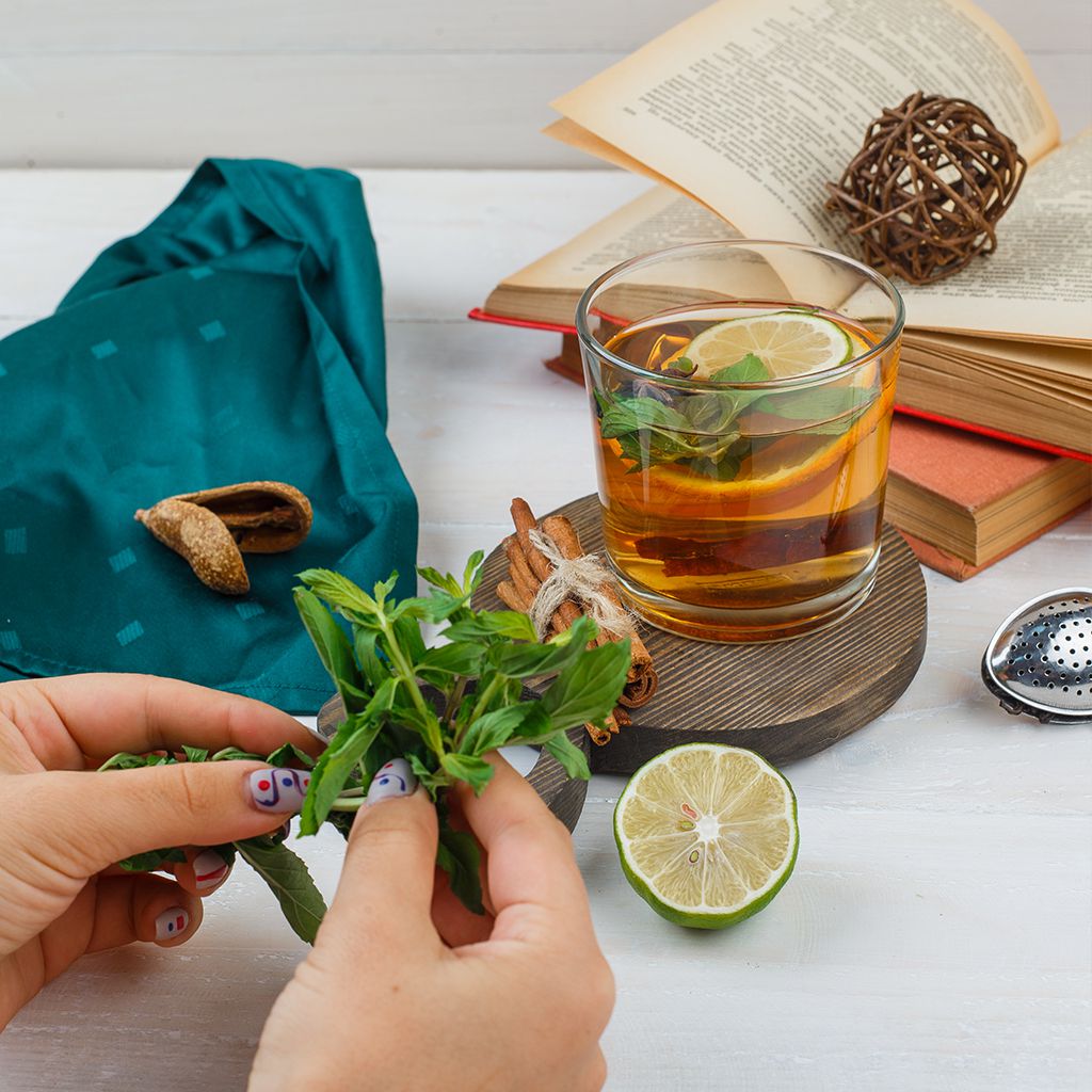 Préparation de la tisane menthe poivrée